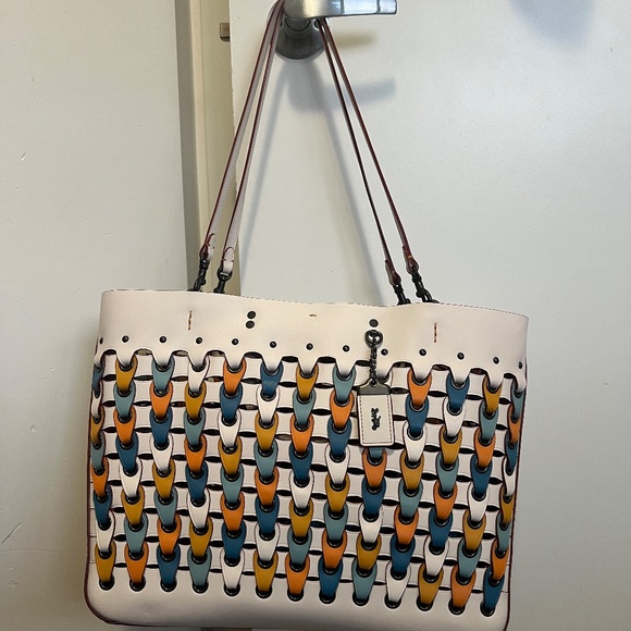 COACH Rogue Tote with Coach Link - Picture 4 of 6